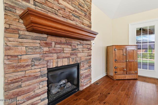 11200 Hammond Dr, Louisville, KY 40241