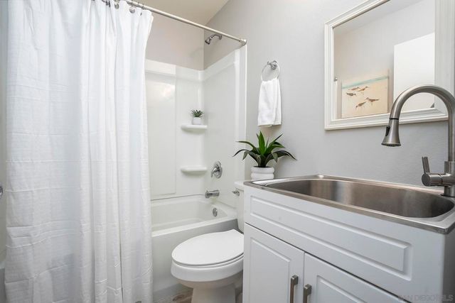 4242 Loma Riviera, San Diego, CA 92110