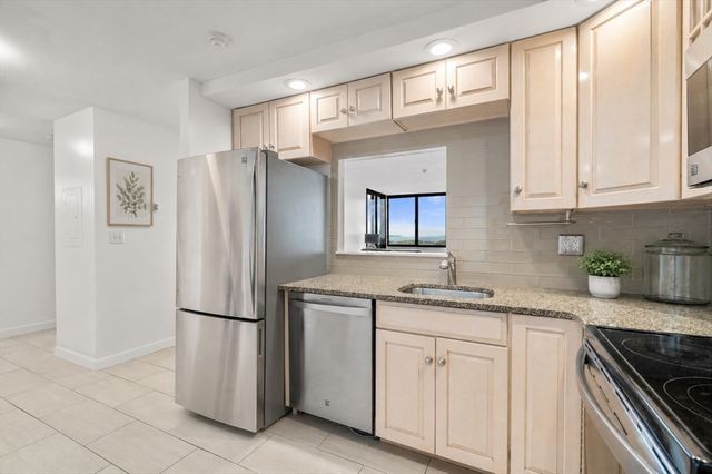 77 Adams St 1206, Quincy, MA 02169