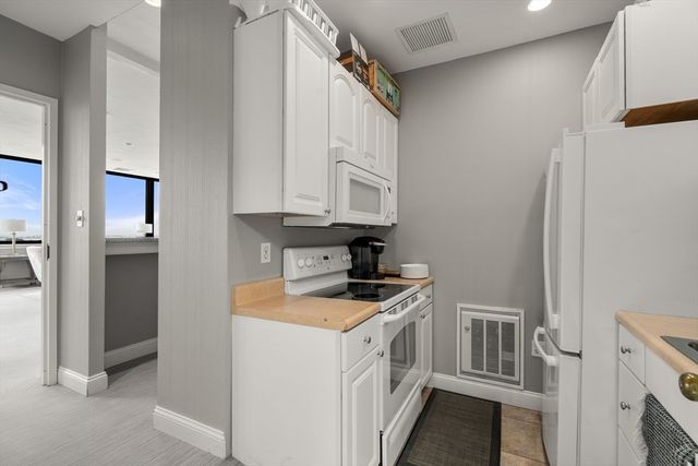 77 Adams St 1206, Quincy, MA 02169