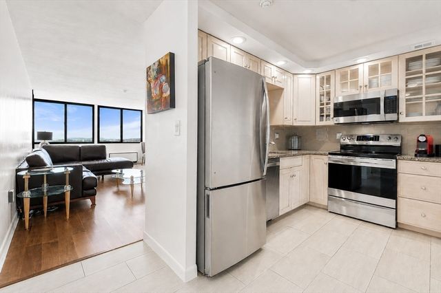 77 Adams St 1206, Quincy, MA 02169