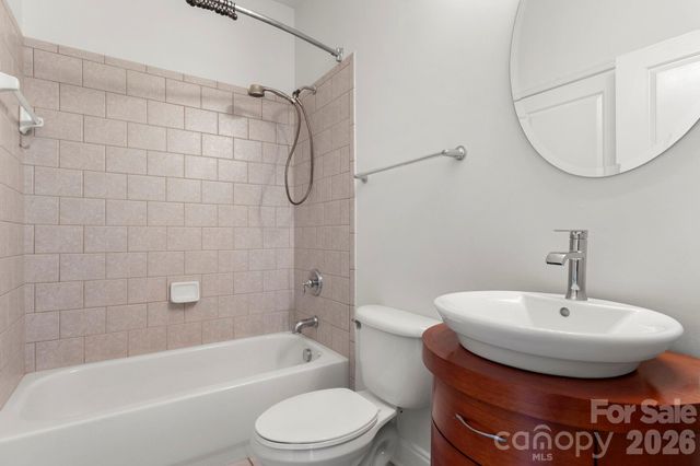 915 Gracie Way, Charlotte, NC 28204