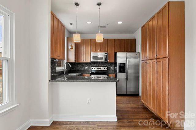 915 Gracie Way, Charlotte, NC 28204