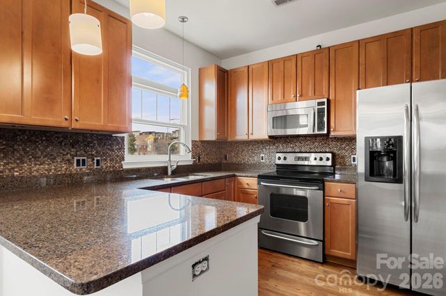 915 Gracie Way, Charlotte, NC 28204