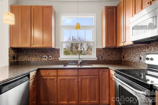 915 Gracie Way, Charlotte, NC 28204