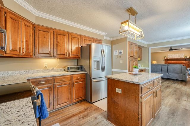 225 W Killarney Lake, Moore, SC 29369