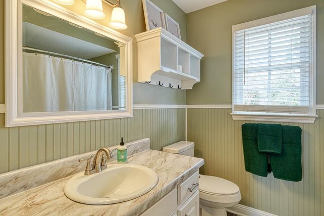 225 W Killarney Lake, Moore, SC 29369