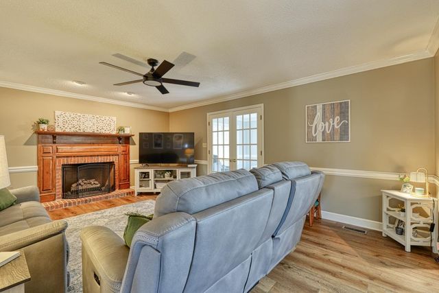 225 W Killarney Lake, Moore, SC 29369