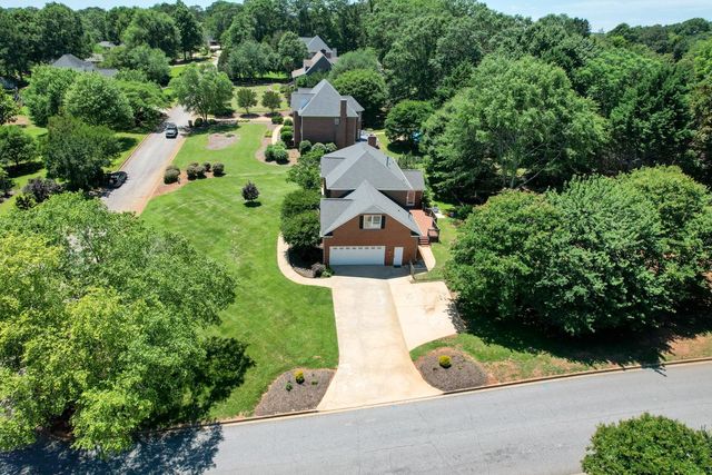 225 W Killarney Lake, Moore, SC 29369