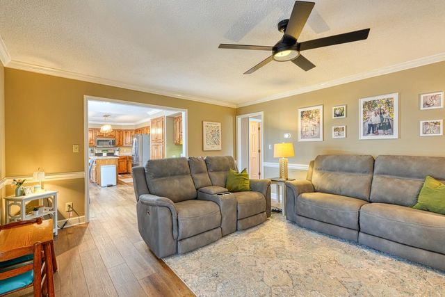 225 W Killarney Lake, Moore, SC 29369