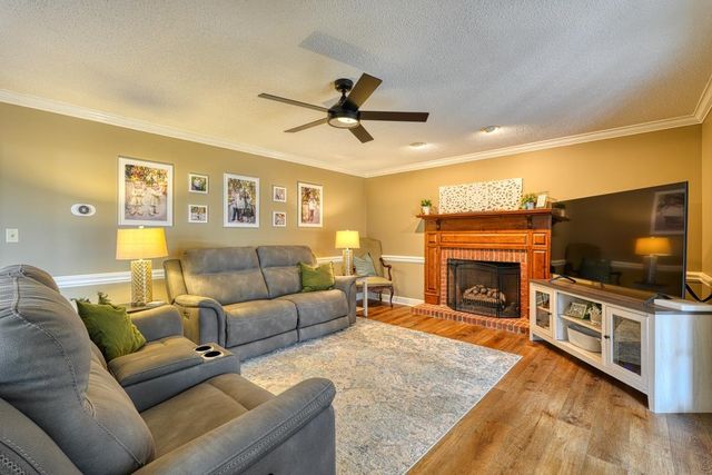 225 W Killarney Lake, Moore, SC 29369