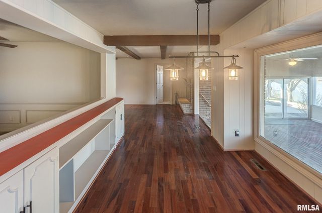 333 N LAKEVIEW Drive, Salem, IL 62881