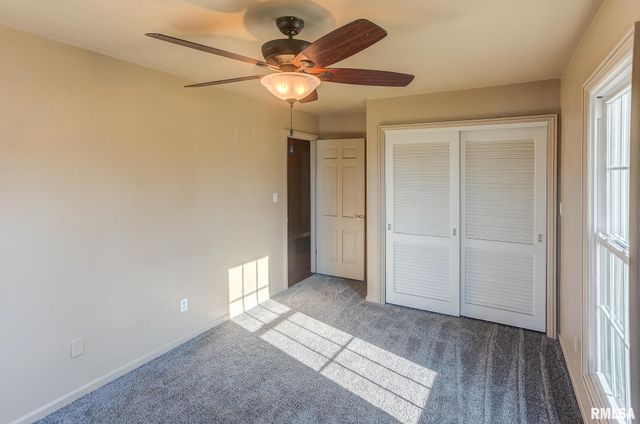 333 N LAKEVIEW Drive, Salem, IL 62881