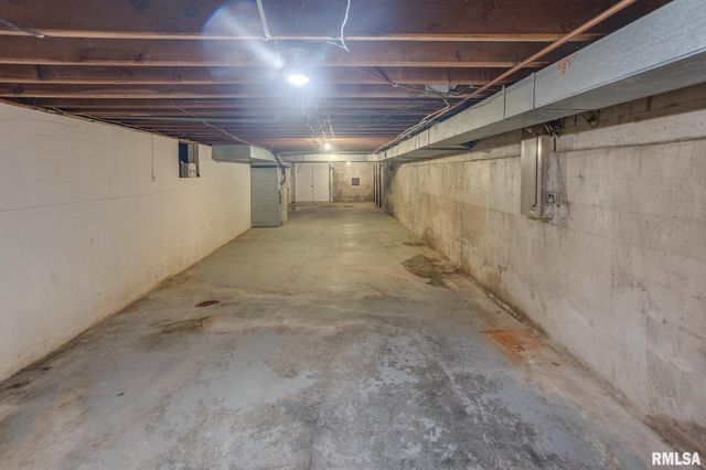 333 N LAKEVIEW Drive, Salem, IL 62881