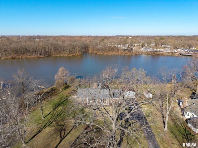 333 N LAKEVIEW Drive, Salem, IL 62881