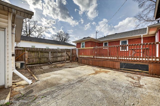 1248 Durrett Ln, Louisville, KY 40213