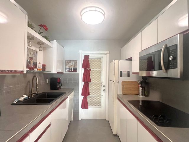 2200 Diana Dr 306, Hallandale Beach, FL 33009