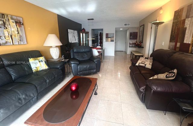 2200 Diana Dr 306, Hallandale Beach, FL 33009