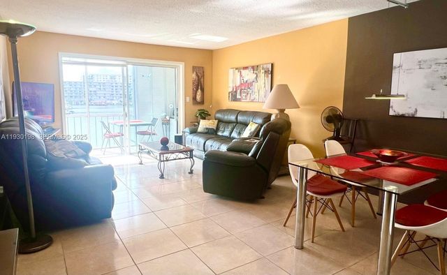 2200 Diana Dr 306, Hallandale Beach, FL 33009