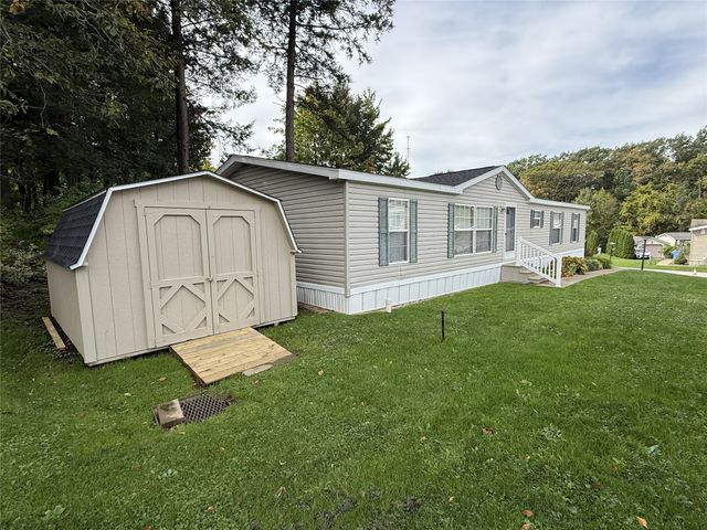1631 PINEGROVE Way, Erie, PA 16509