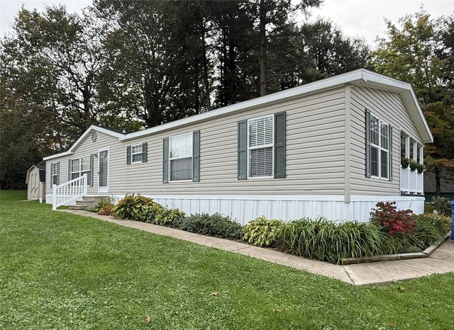 1631 PINEGROVE Way, Erie, PA 16509