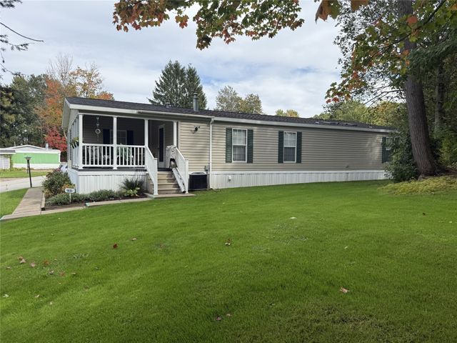 1631 PINEGROVE Way, Erie, PA 16509
