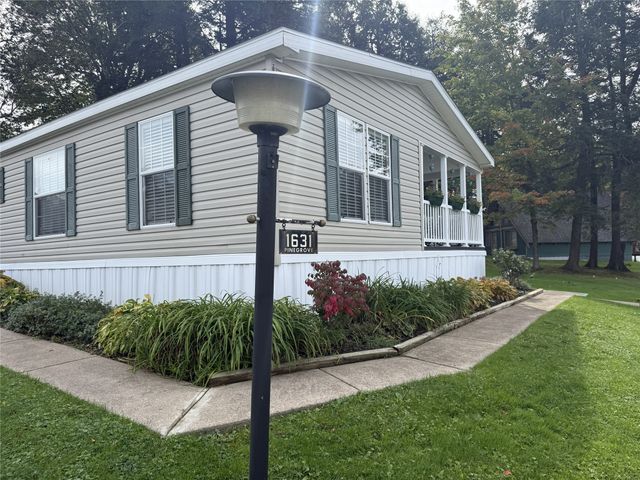 1631 PINEGROVE Way, Erie, PA 16509