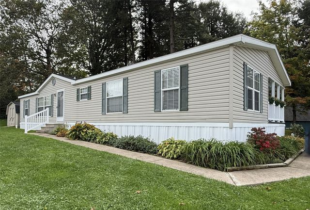 1631 PINEGROVE Way, Erie, PA 16509