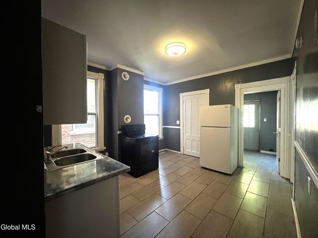 57 5th Avenue, Troy, NY 12180