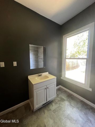 57 5th Avenue, Troy, NY 12180