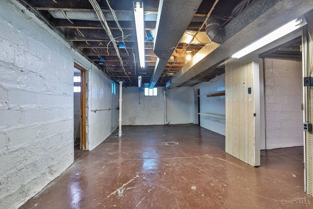 4893 N Overlook Avenue, Cincinnati, OH 45238