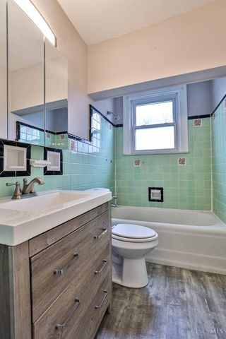 4893 N Overlook Avenue, Cincinnati, OH 45238