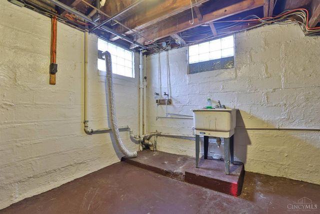 4893 N Overlook Avenue, Cincinnati, OH 45238