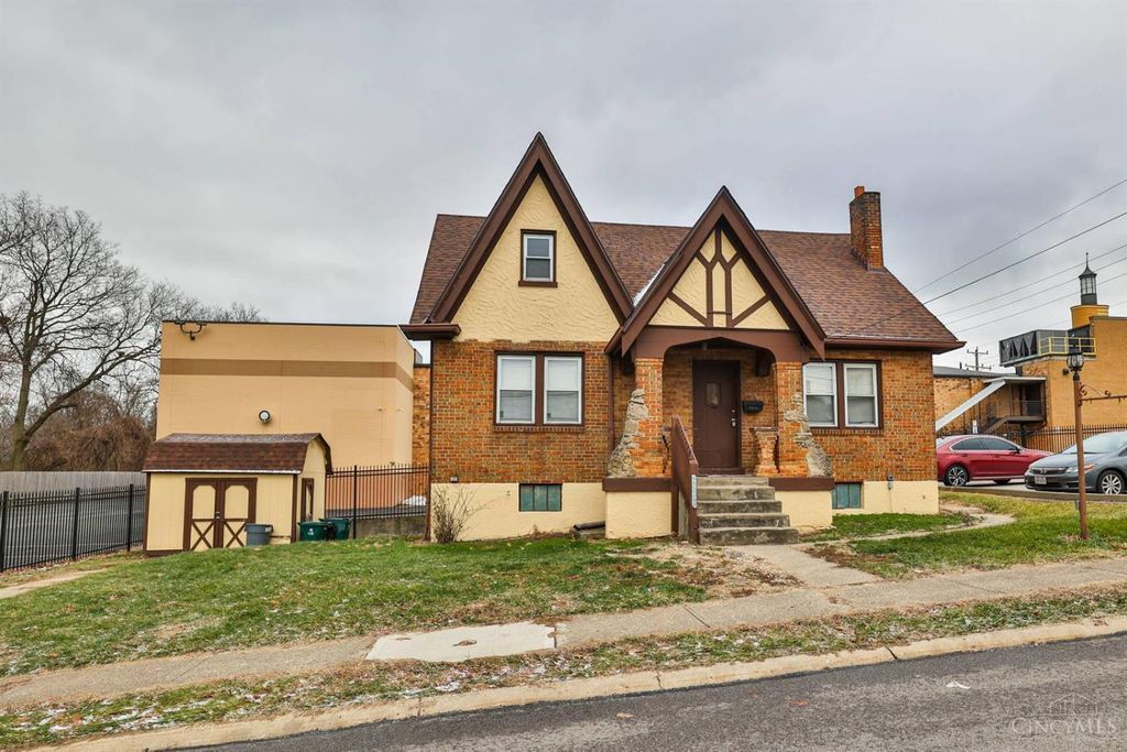 4893 N Overlook Avenue, Cincinnati, OH 45238
