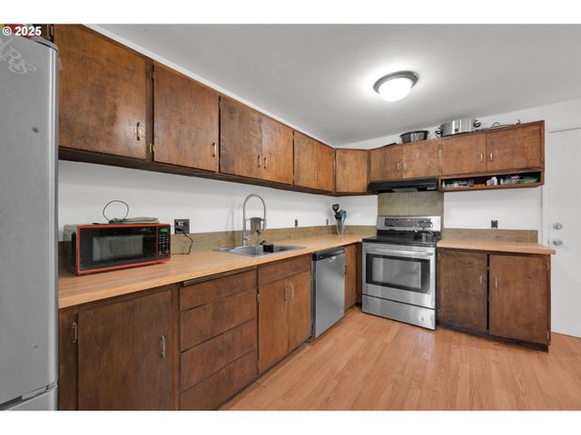 1438 QUAKER St, Eugene, OR 97402