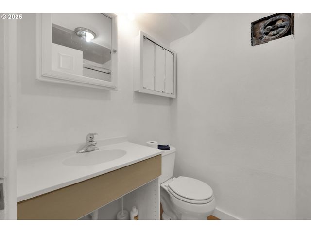 1438 QUAKER St, Eugene, OR 97402