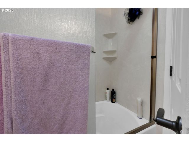 1438 QUAKER St, Eugene, OR 97402