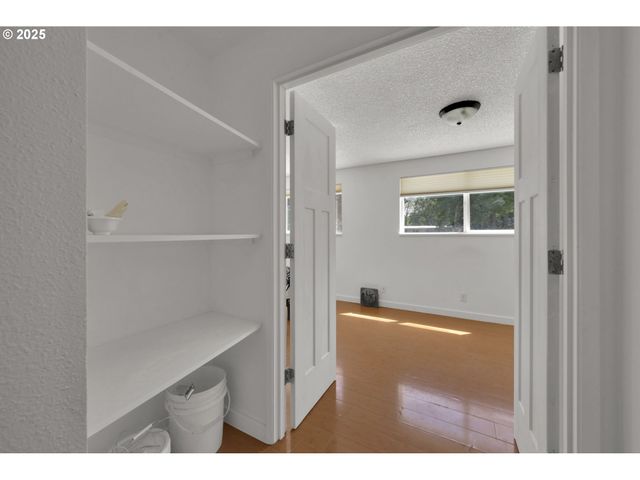 1438 QUAKER St, Eugene, OR 97402