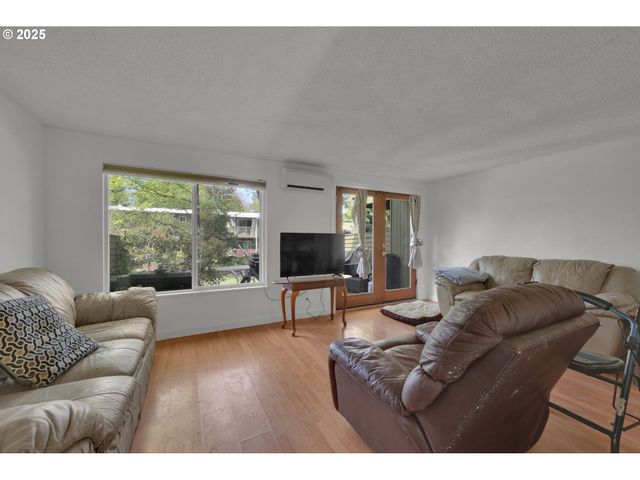 1438 QUAKER St, Eugene, OR 97402