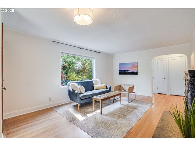 5319 Se HARNEY Dr, Portland, OR 97206
