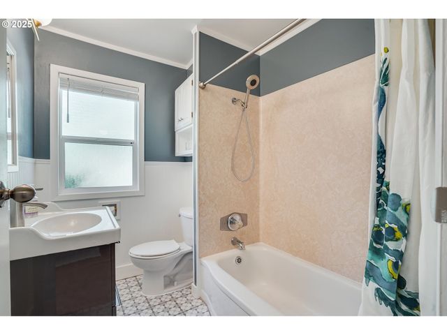 5319 Se HARNEY Dr, Portland, OR 97206