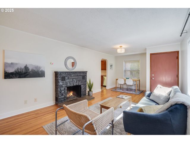 5319 Se HARNEY Dr, Portland, OR 97206