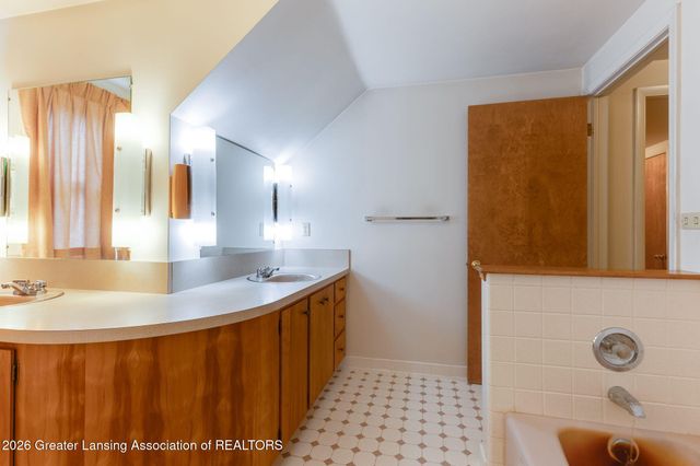 690 N Okemos Road, Mason, MI 48854