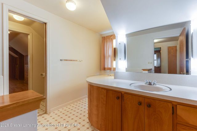 690 N Okemos Road, Mason, MI 48854