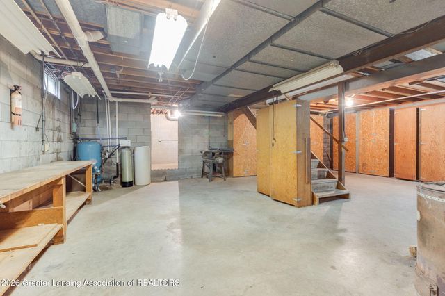 690 N Okemos Road, Mason, MI 48854