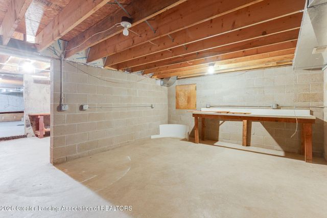 690 N Okemos Road, Mason, MI 48854
