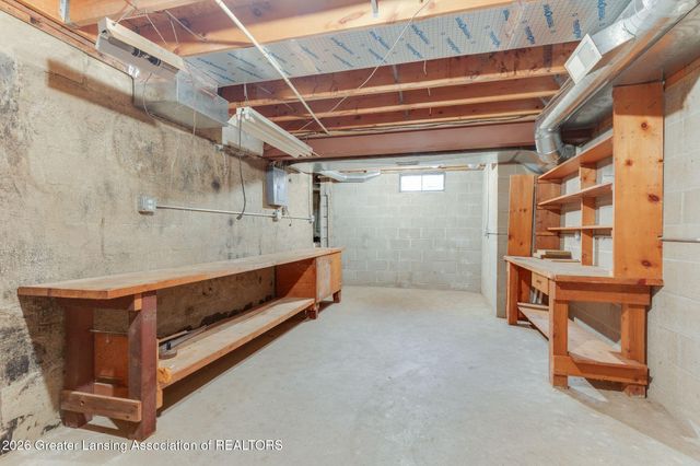 690 N Okemos Road, Mason, MI 48854