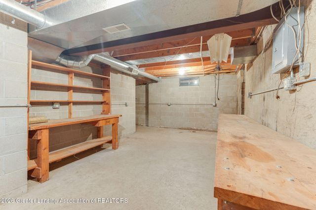 690 N Okemos Road, Mason, MI 48854