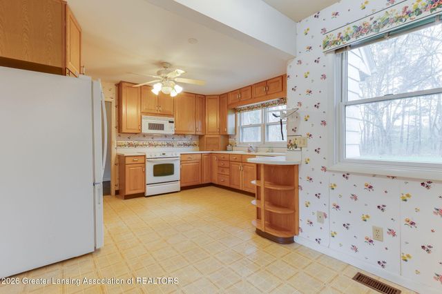 690 N Okemos Road, Mason, MI 48854