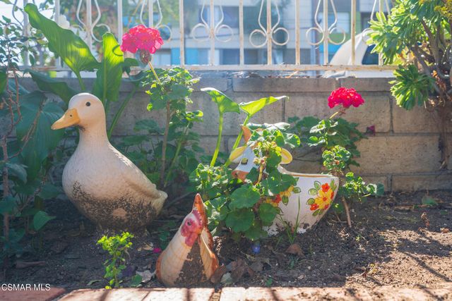 18049 Burbank Boulevard, Encino, CA 91316